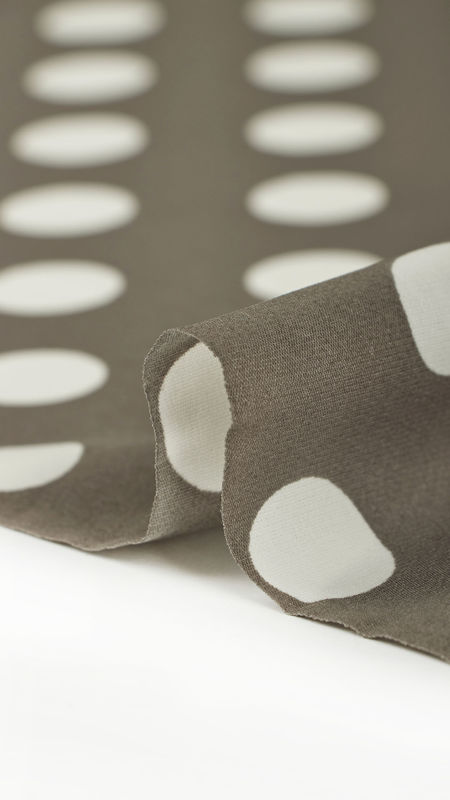 کرپ نخ خالدار طوسی سفید