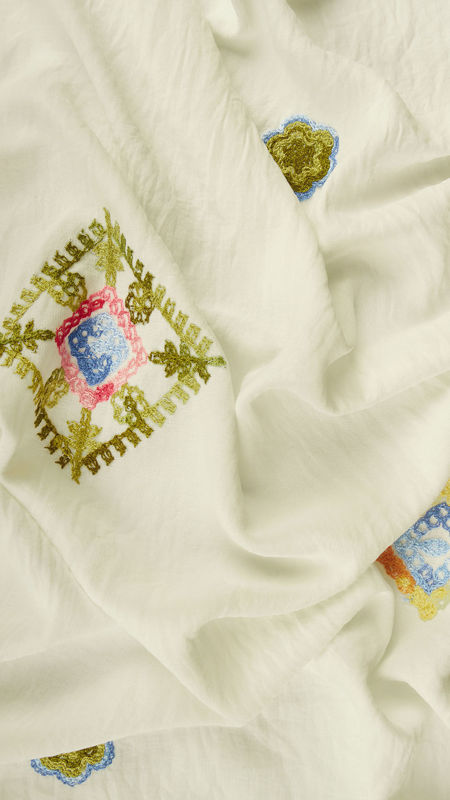 قواره ابروبادی خامه دوزی کتیبه سفید _2متری