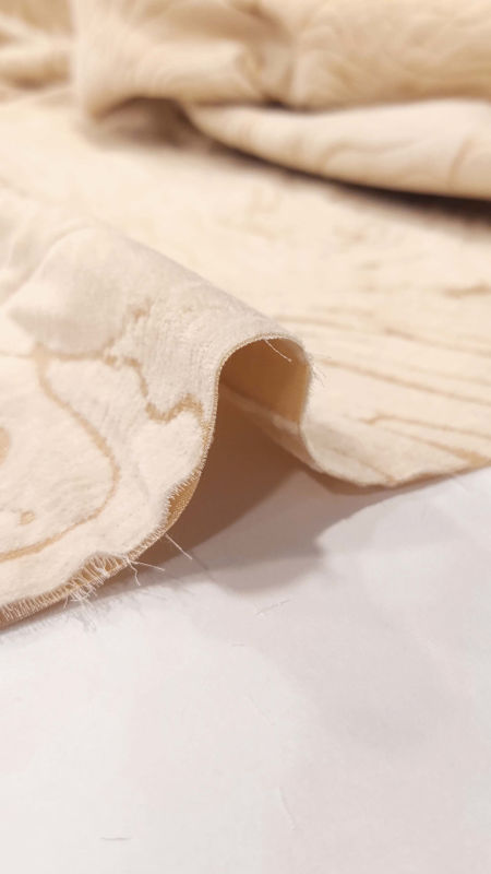 ژاکارد شانل طرح موجی 040722 کرم نسکافه ای رنگ