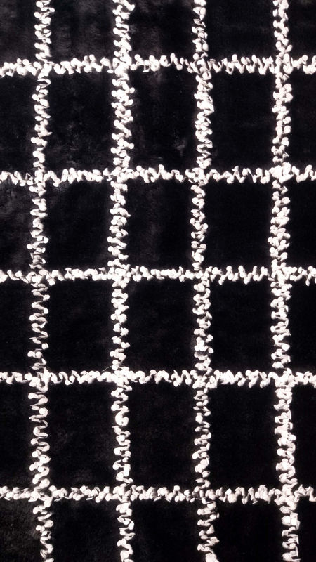 زمستانی خز روبان دوزی چهارخانه 040625 مشکی رنگ