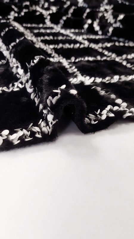 زمستانی خز روبان دوزی چهارخانه 040625 مشکی رنگ